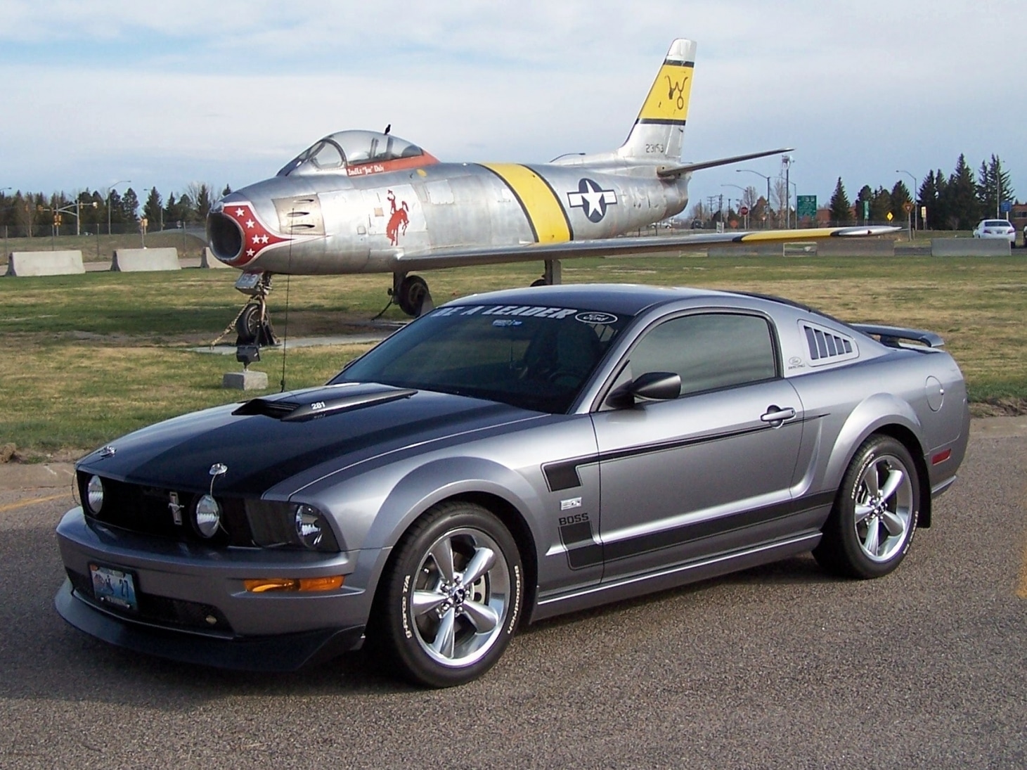 17 Inch Bullit's With White Raised Letters? - Ford Mustang Forum